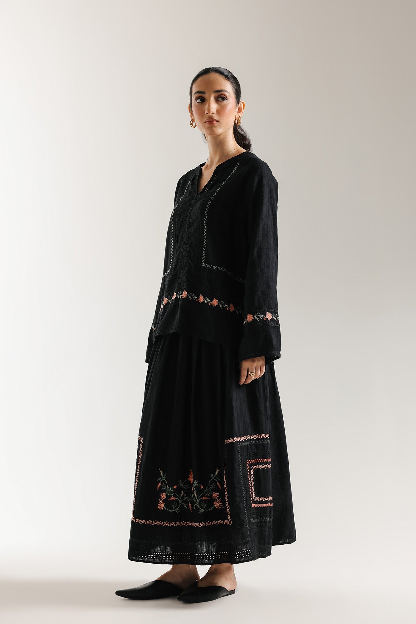 EMBROIDERED SUIT (E0643/106/902) - Image 2