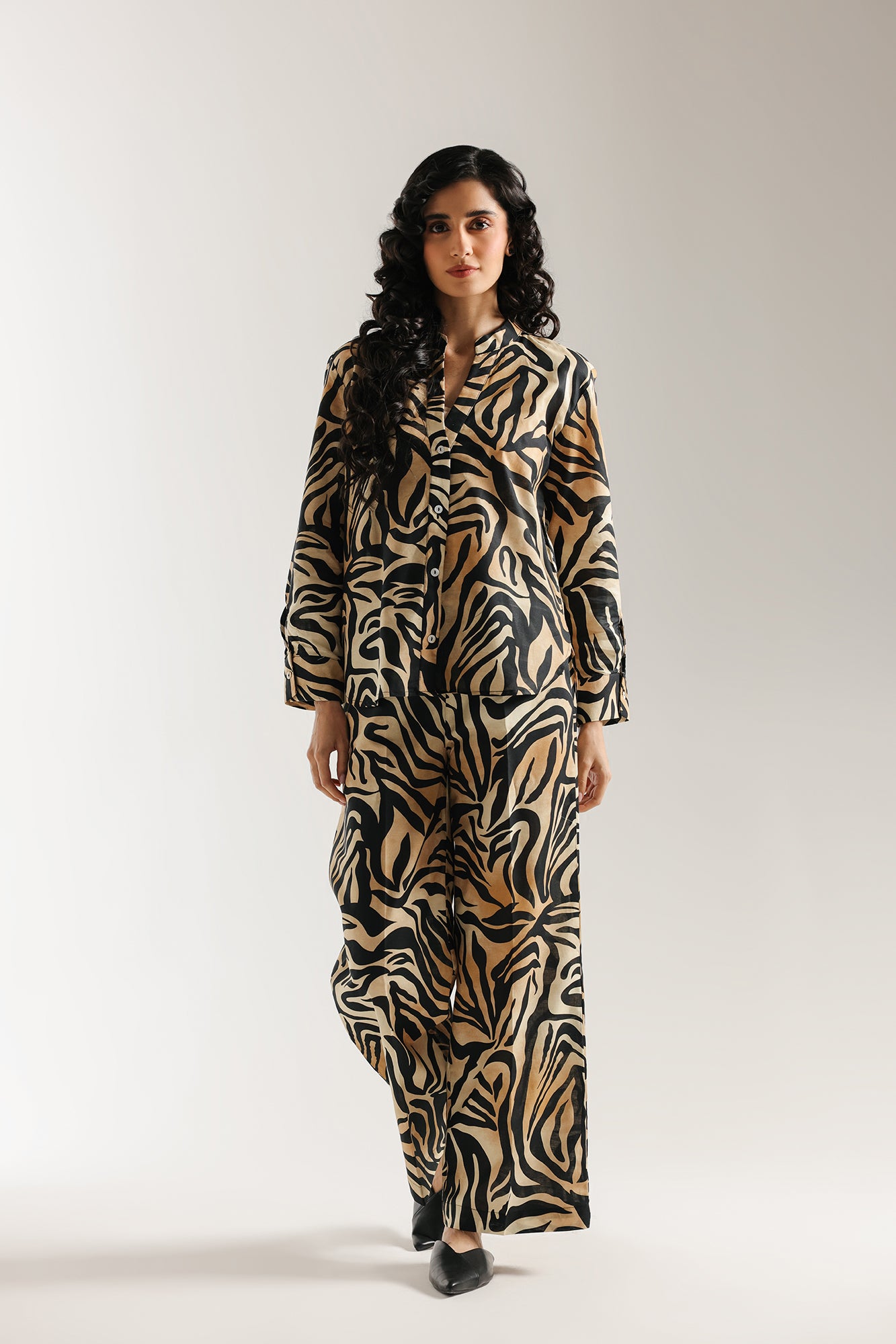 SOLID SUIT (E0666/116/114) - Image 2