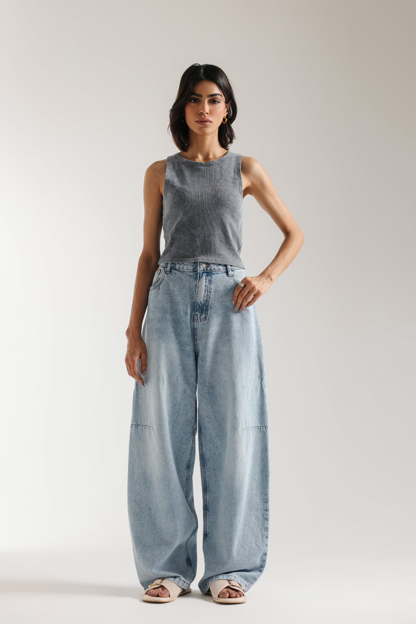 SLEEVELESS CROPPED TOP (E2396/108/903) - Image 2