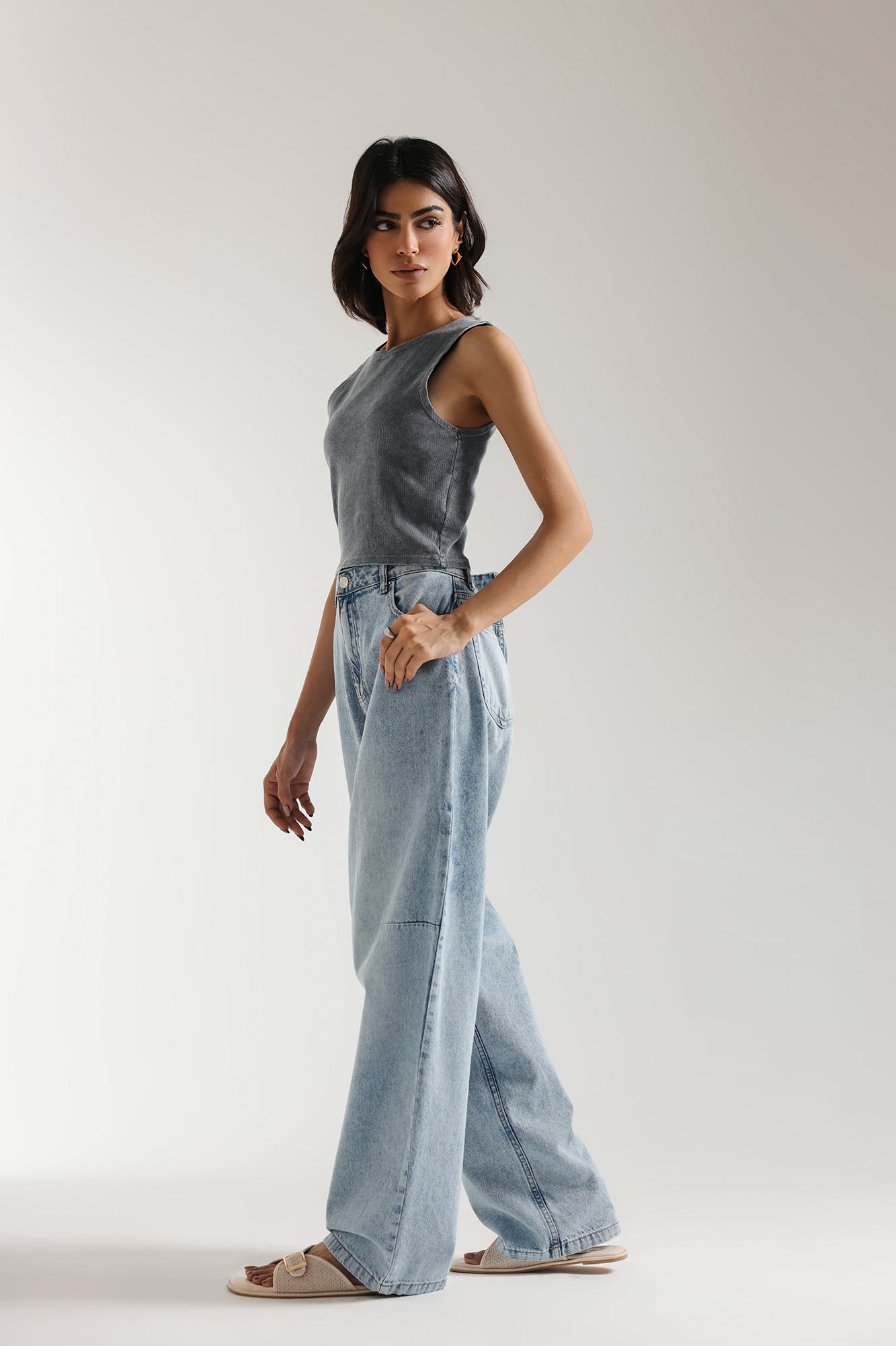 SLEEVELESS CROPPED TOP (E2396/108/903) - Image 3