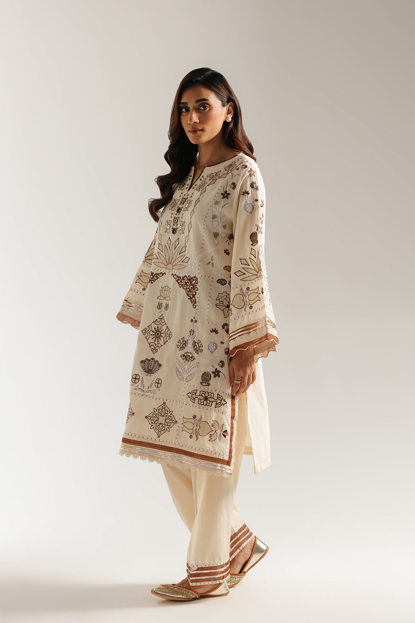 EMBROIDERED SUIT (E3459/103/112)