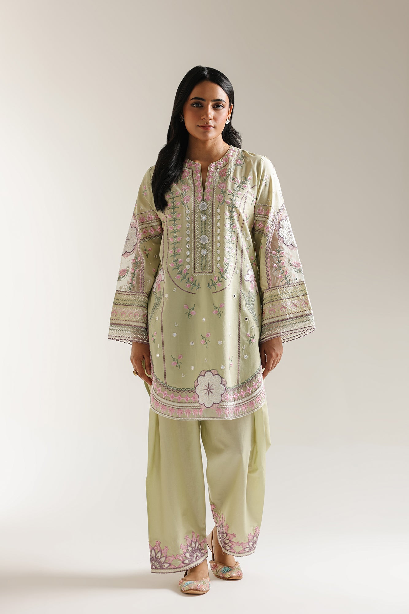 EMBROIDERED SUIT (E3465/103/130)