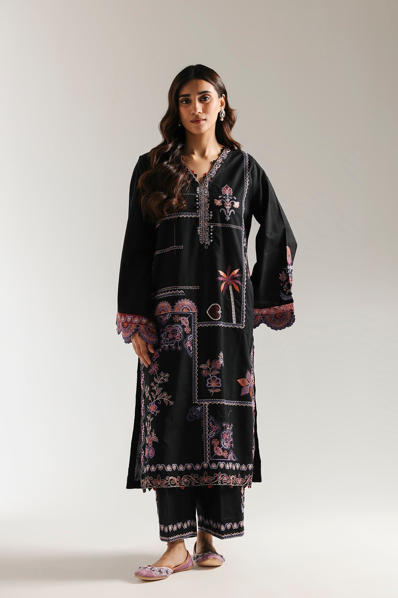 EMBROIDERED SUIT (E3606/103/902)