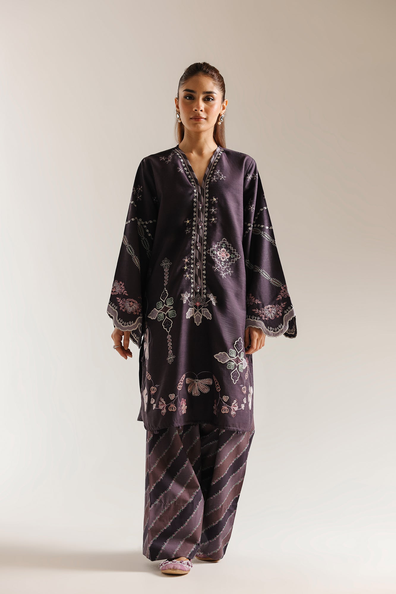 EMBROIDERED SUIT (E3669/103/502) - Image 2