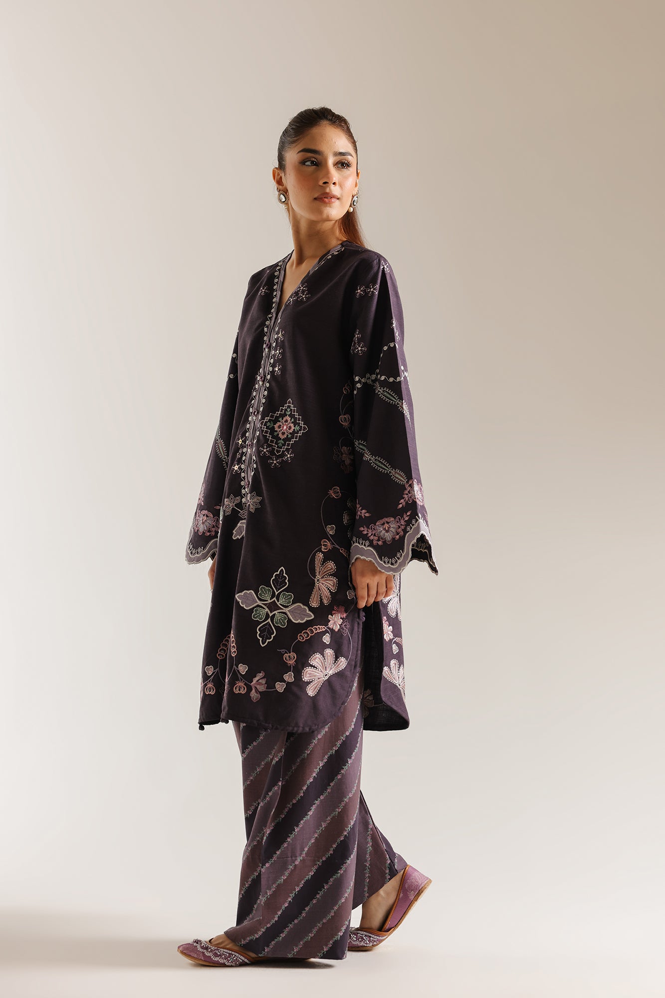 EMBROIDERED SUIT (E3669/103/502) - Image 3