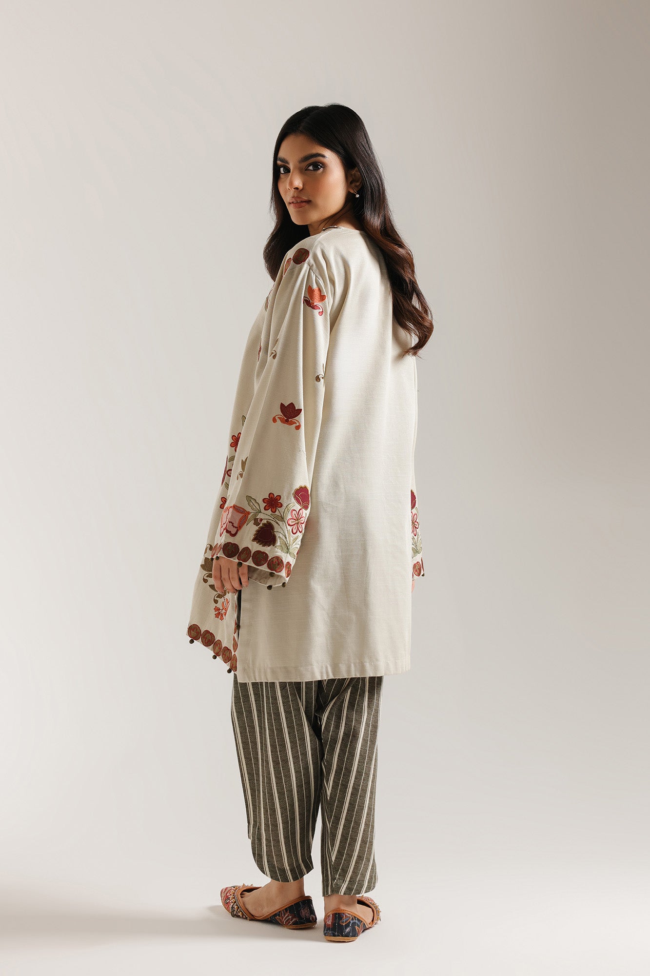 EMBROIDERED SUIT (E3733/103/722) - Image 4