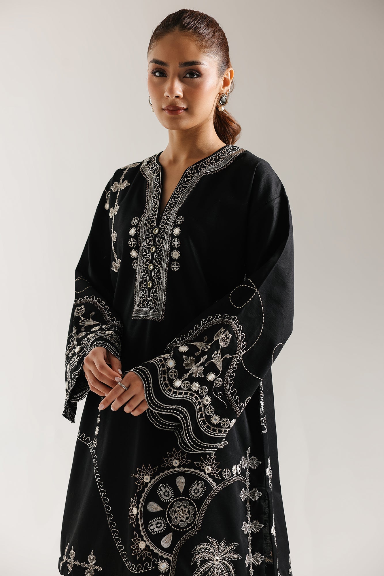 EMBROIDERED SUIT (E3737/103/902)