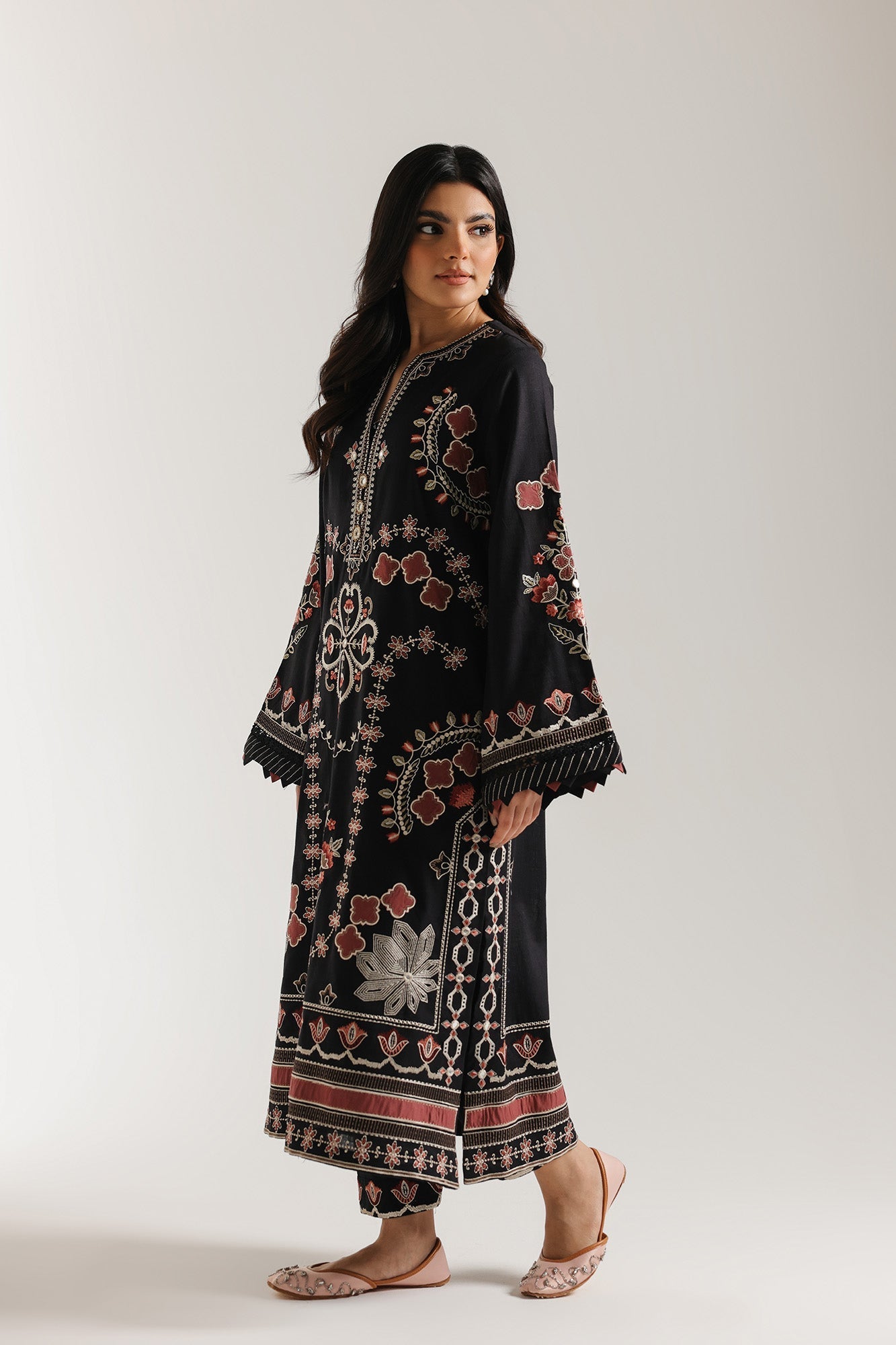EMBROIDERED SUIT (E3741/103/902)