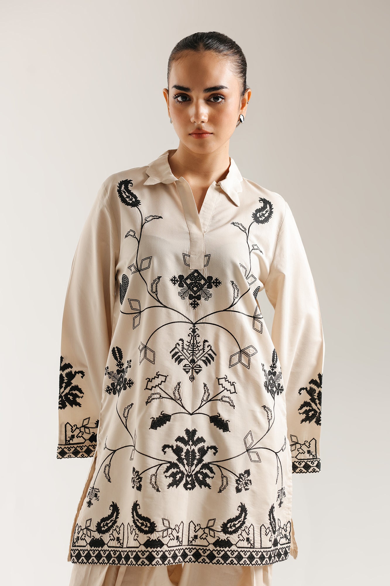 EMBROIDERED SUIT (E6634/102/808) - Image 4