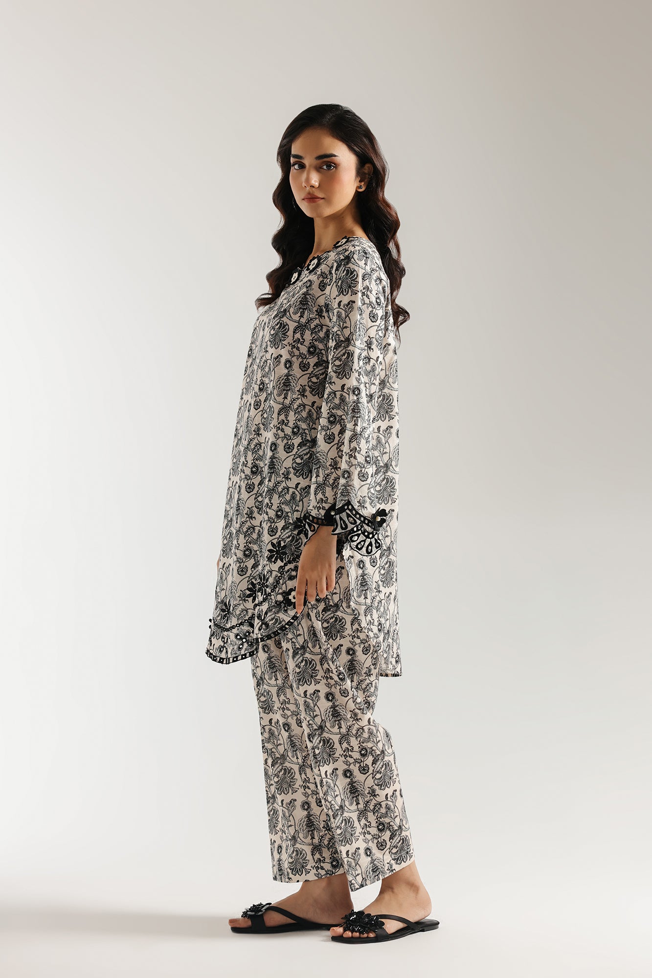 EMBROIDERED SUIT (S8E6323/102/003) - Image 3