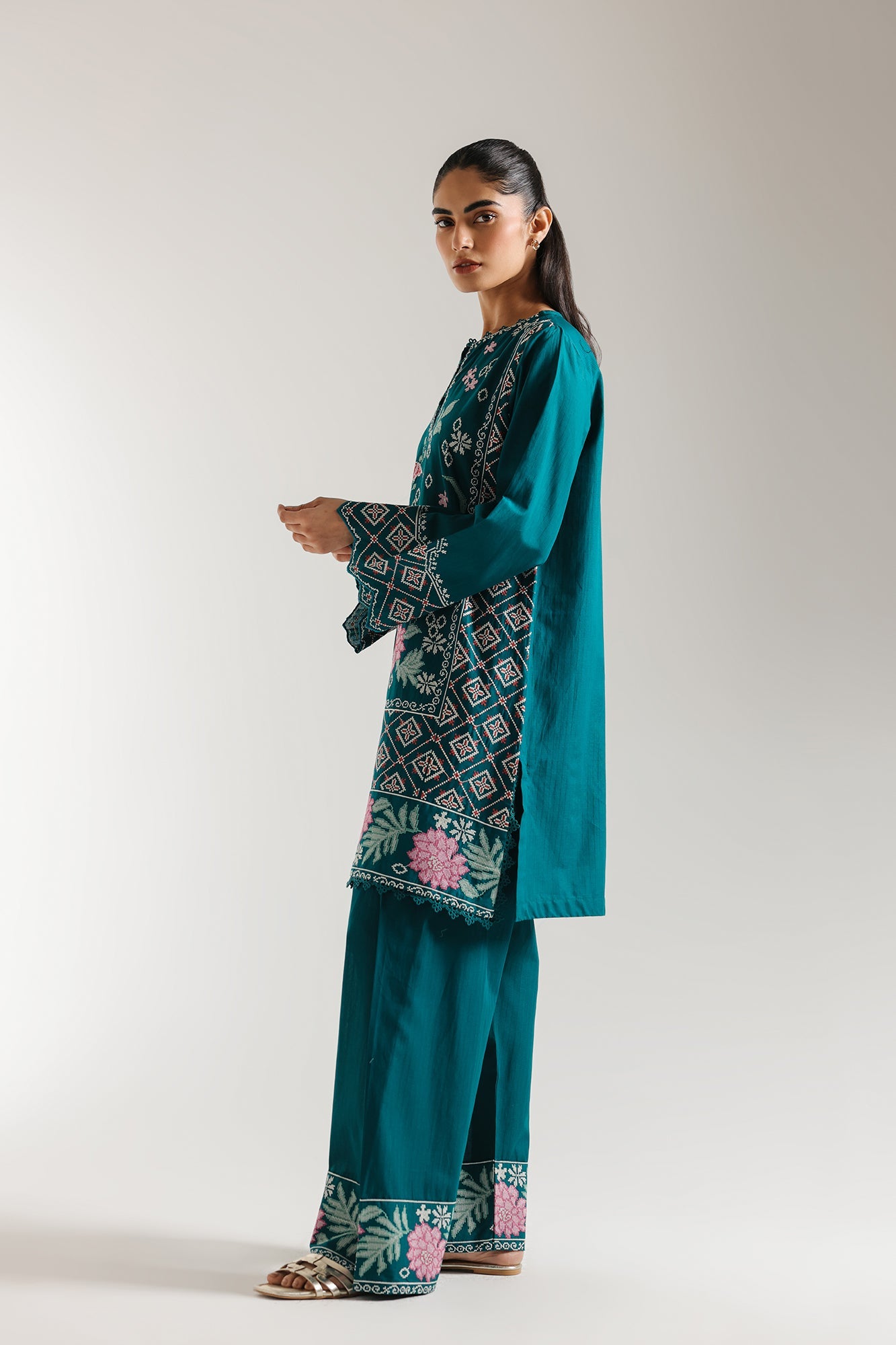 EMBROIDERED SUIT (S8E6458/102/613) - Image 2